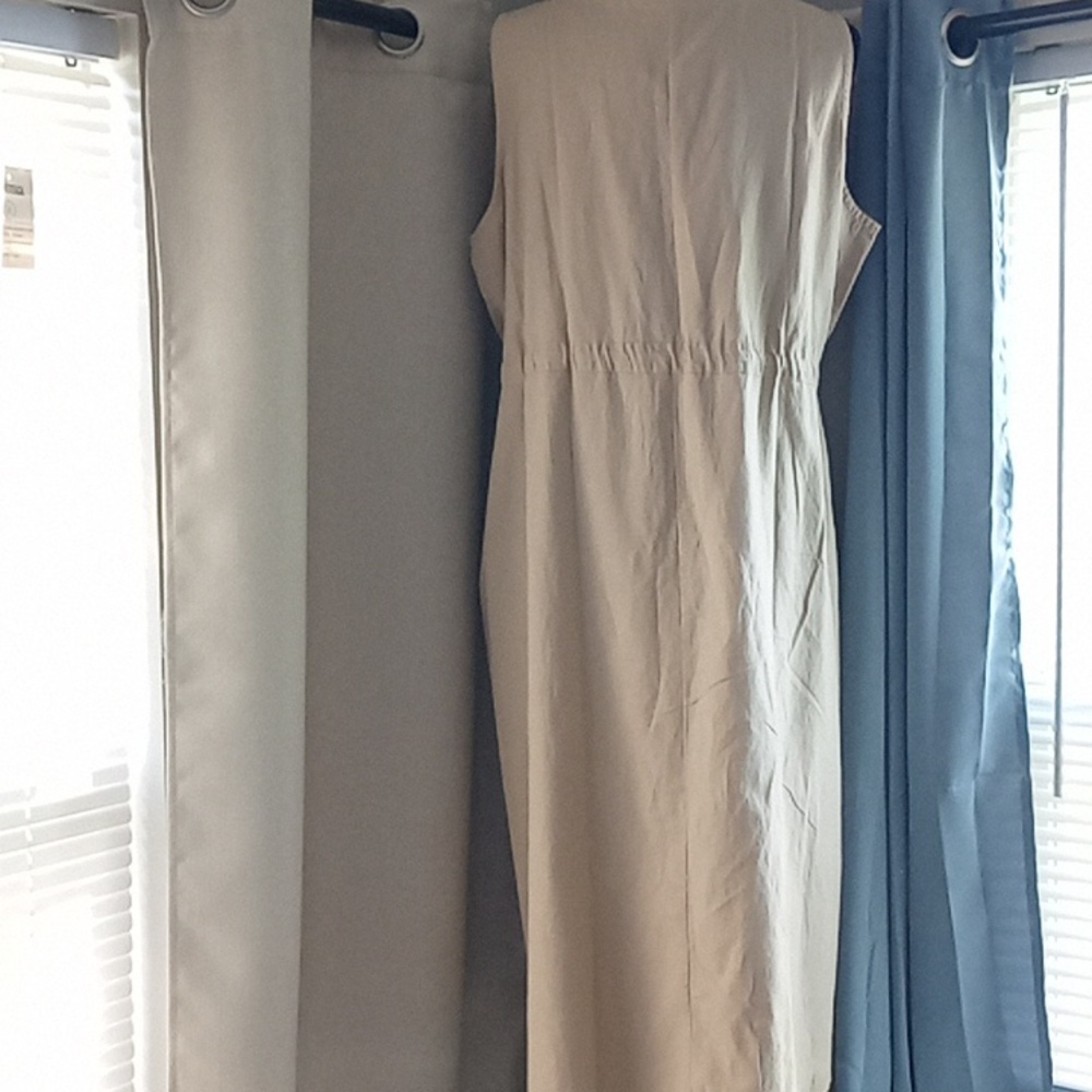 Sleeveless Drawstring Button-Front Midi Dress in Light Beige - Picture 5 of 7